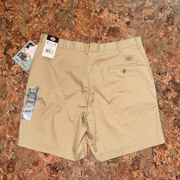 Dickies Women’s Relaxed Fit Flat Front Khaki Stain Wrinkle Resistant Twill Short - Picture 2 of 4